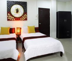 Beehive Magenta Patong Hostel. Location at 149/5 Nanai Rd.