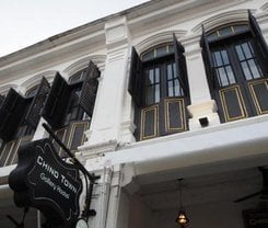Chino Town Gallery Hostel. Hostel reservations on the island of Phuket. Chino Town Gallery Hostel. Location at 83,85 Soi Soon U-Thit, Yaowarat Road,Talat Nuea