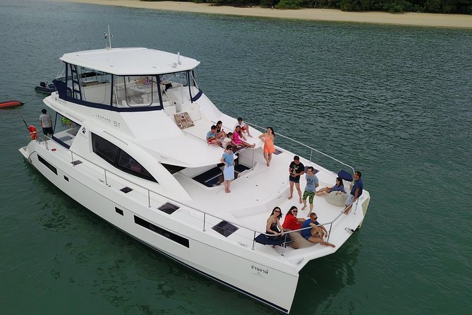 SANYATI - Leopard 51 Power Cat Luxury Cruise SANYATI - Leopard 51 Power Cat Luxury Cruise - Catamaran Cruises